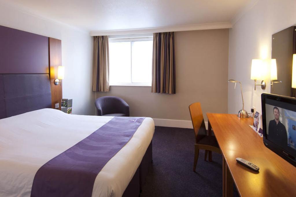 Premier Inn Sittingbourne Kent Chambre photo