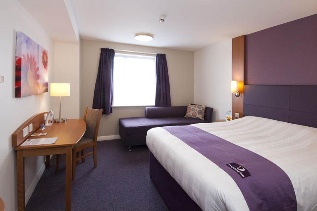 Premier Inn Sittingbourne Kent Chambre photo