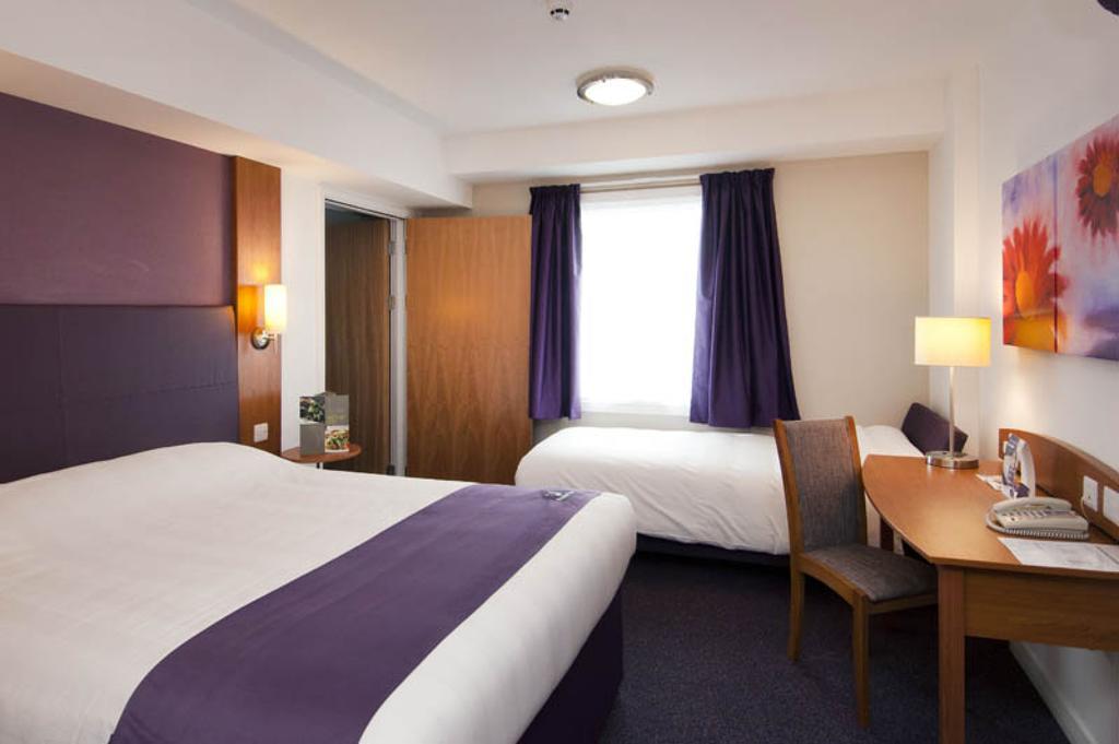 Premier Inn Sittingbourne Kent Chambre photo