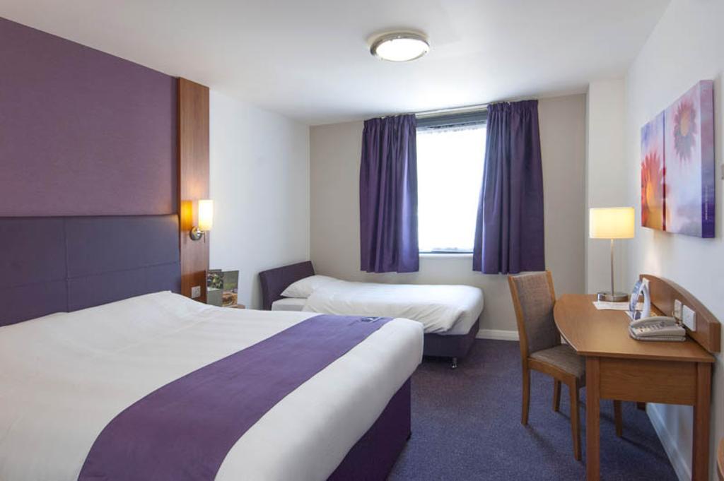 Premier Inn Sittingbourne Kent Chambre photo