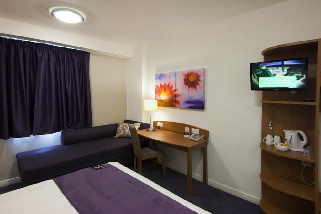 Premier Inn Sittingbourne Kent Chambre photo